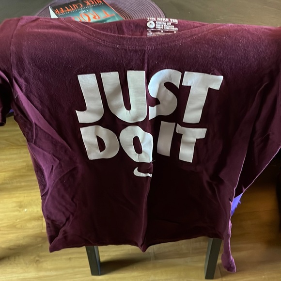 Nike shirt - Picture 1 of 2